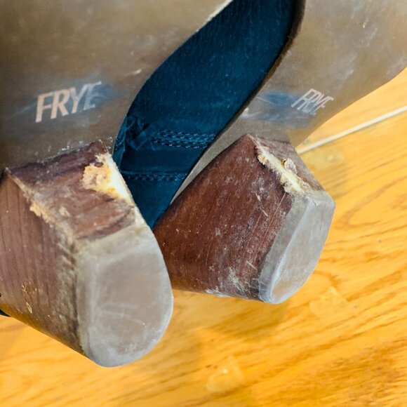 Frye Regina Heel Ankle Boot - Size 8 - Picture 15 of 16